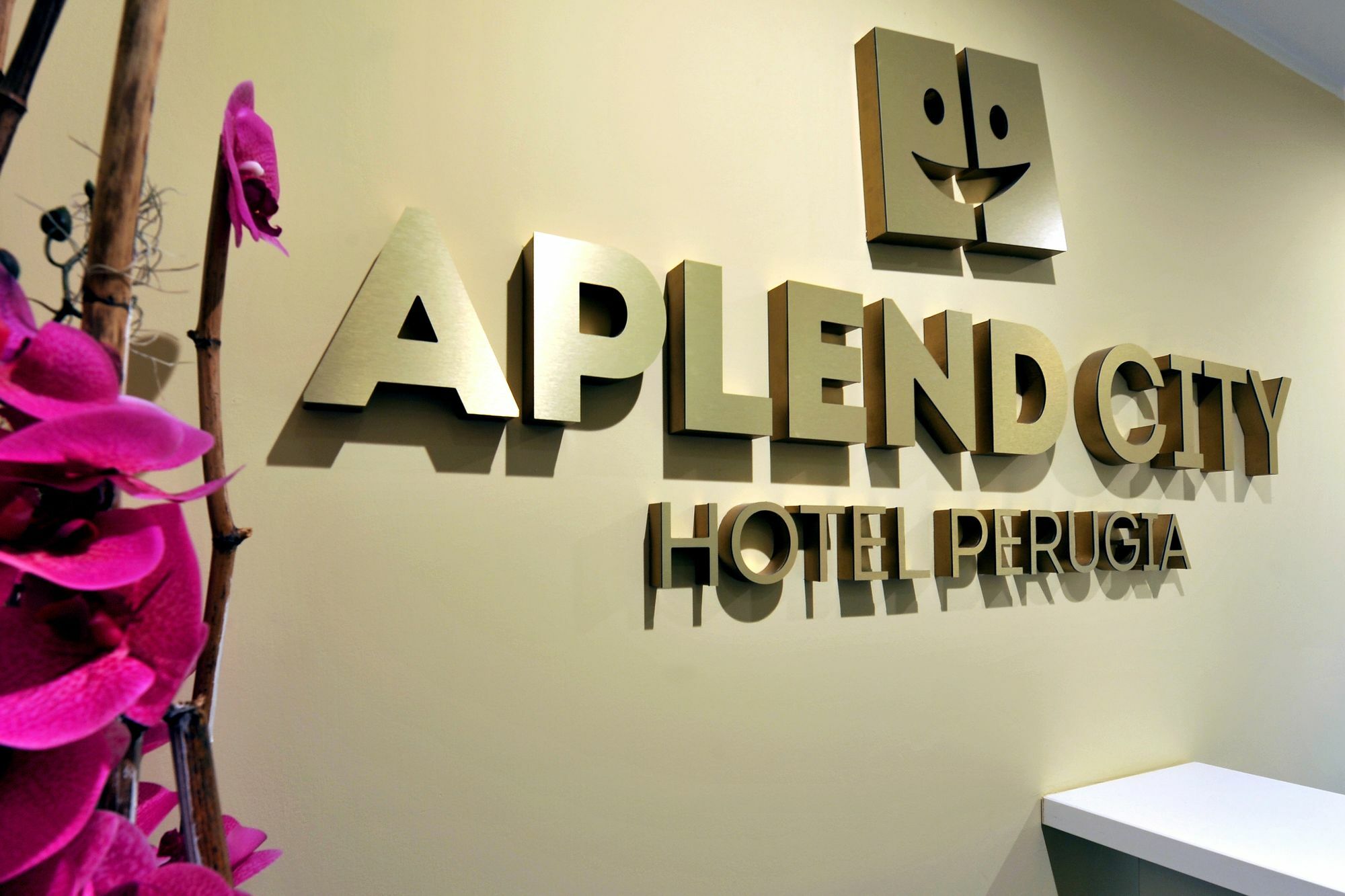 Aplend City Laurinska 11 Братислава Экстерьер фото
